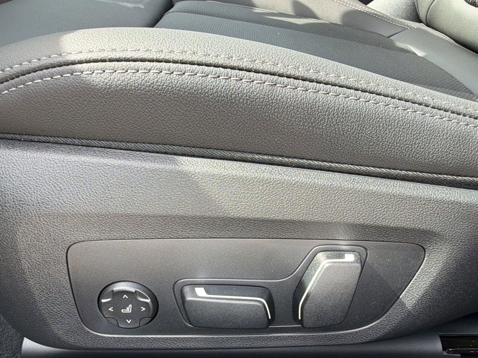 New 2026 BMW 330i Sedan w/ Convenience Package RWD image 12