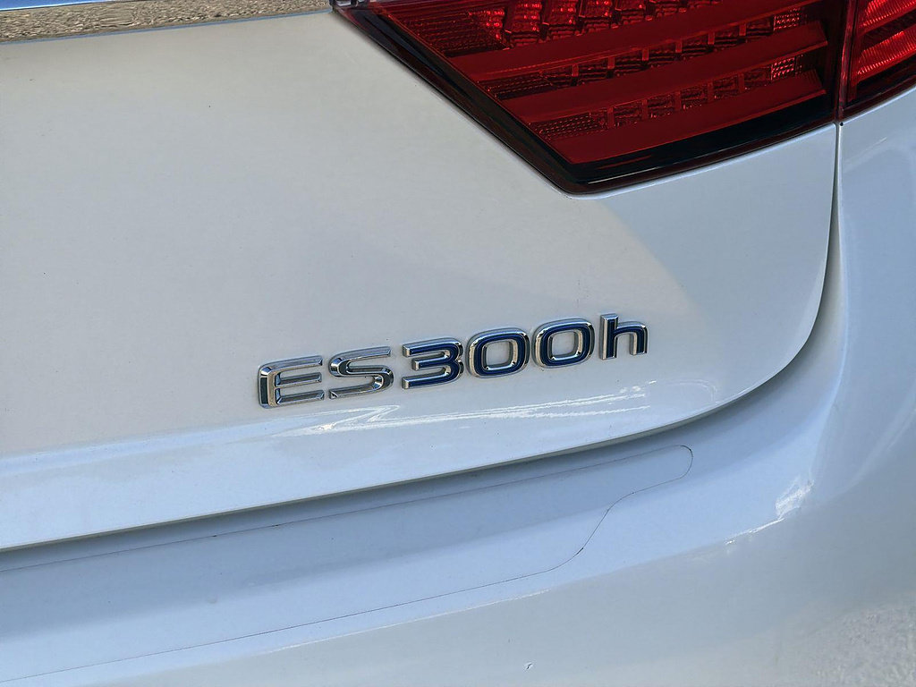 Used 2013 Lexus ES 300h w/ Premium Pkg FWD image 31