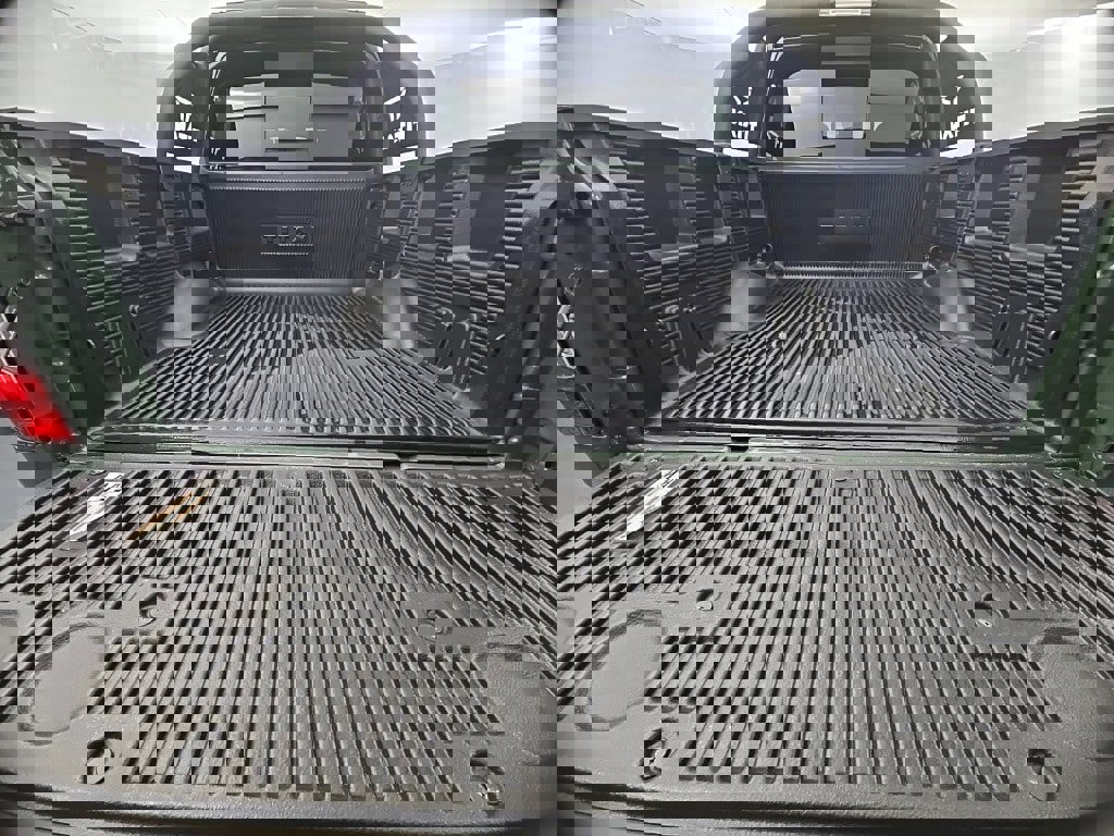 Used 2024 Nissan Titan SV w/ SV Bronze Edition Package image 37