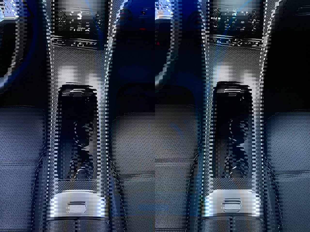 Used 2024 Mercedes-Benz GLC 300 4MATIC image 15