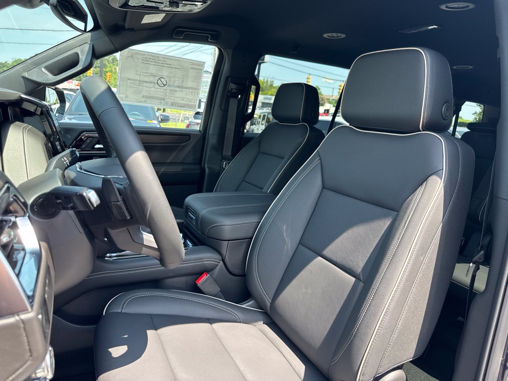 New 2026 GMC Yukon XL Elevation w/ LPO, Elevation Black Package RWD image 17