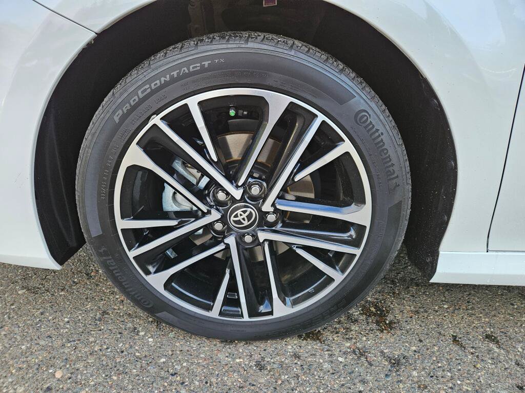 Used 2025 Toyota Camry XLE AWD/4WD image 8