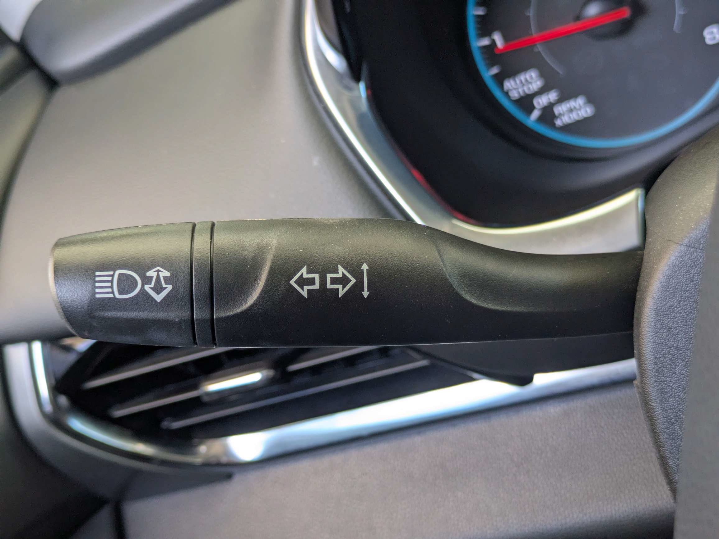 Used 2021 Chevrolet Traverse LS FWD image 19