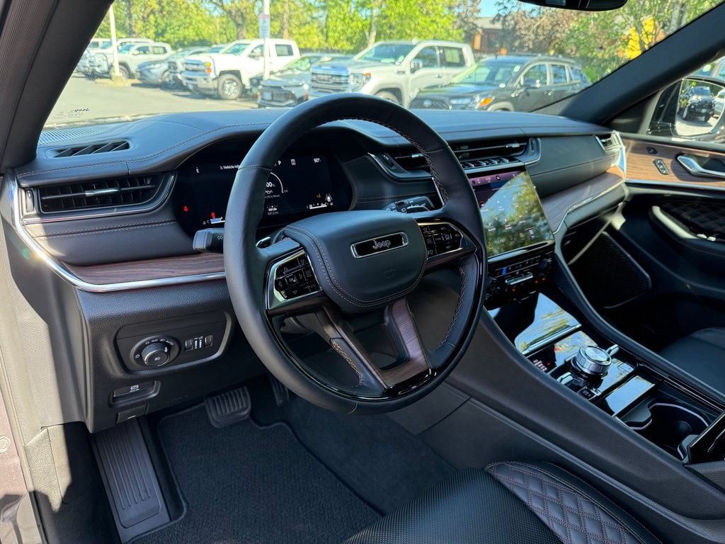 Used 2025 Jeep Grand Cherokee L Summit w/ Obsidian Package AWD/4WD image 12