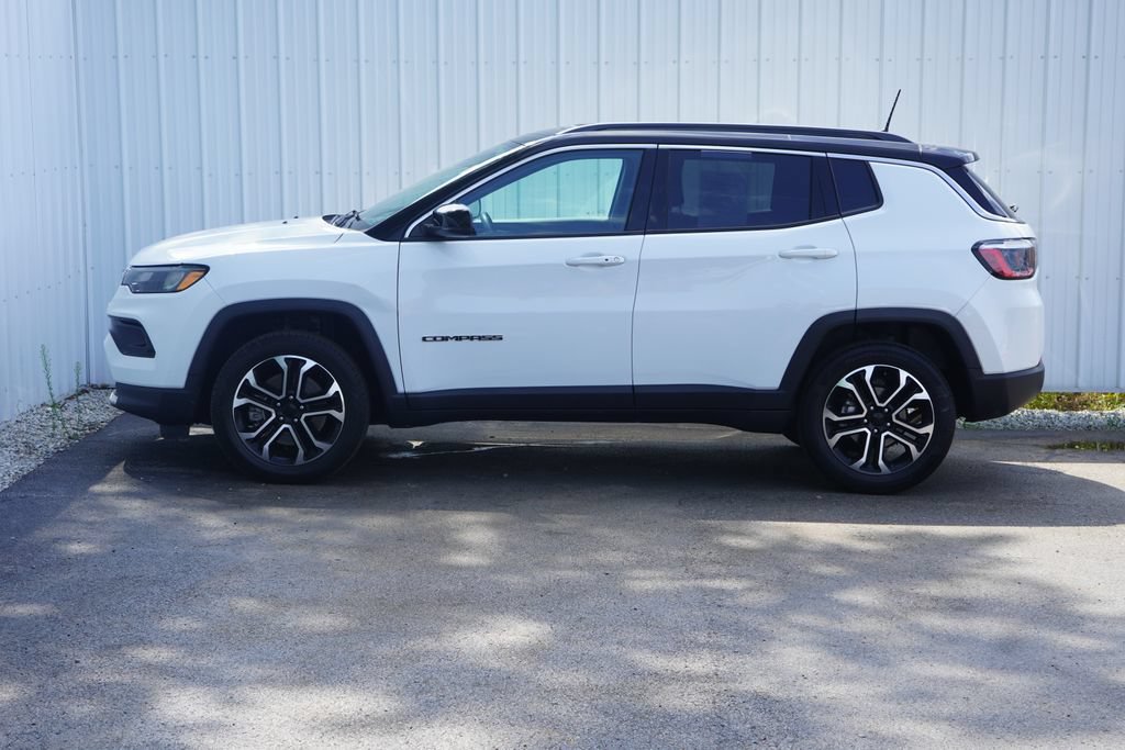 Used 2023 Jeep Compass Limited AWD/4WD image 3