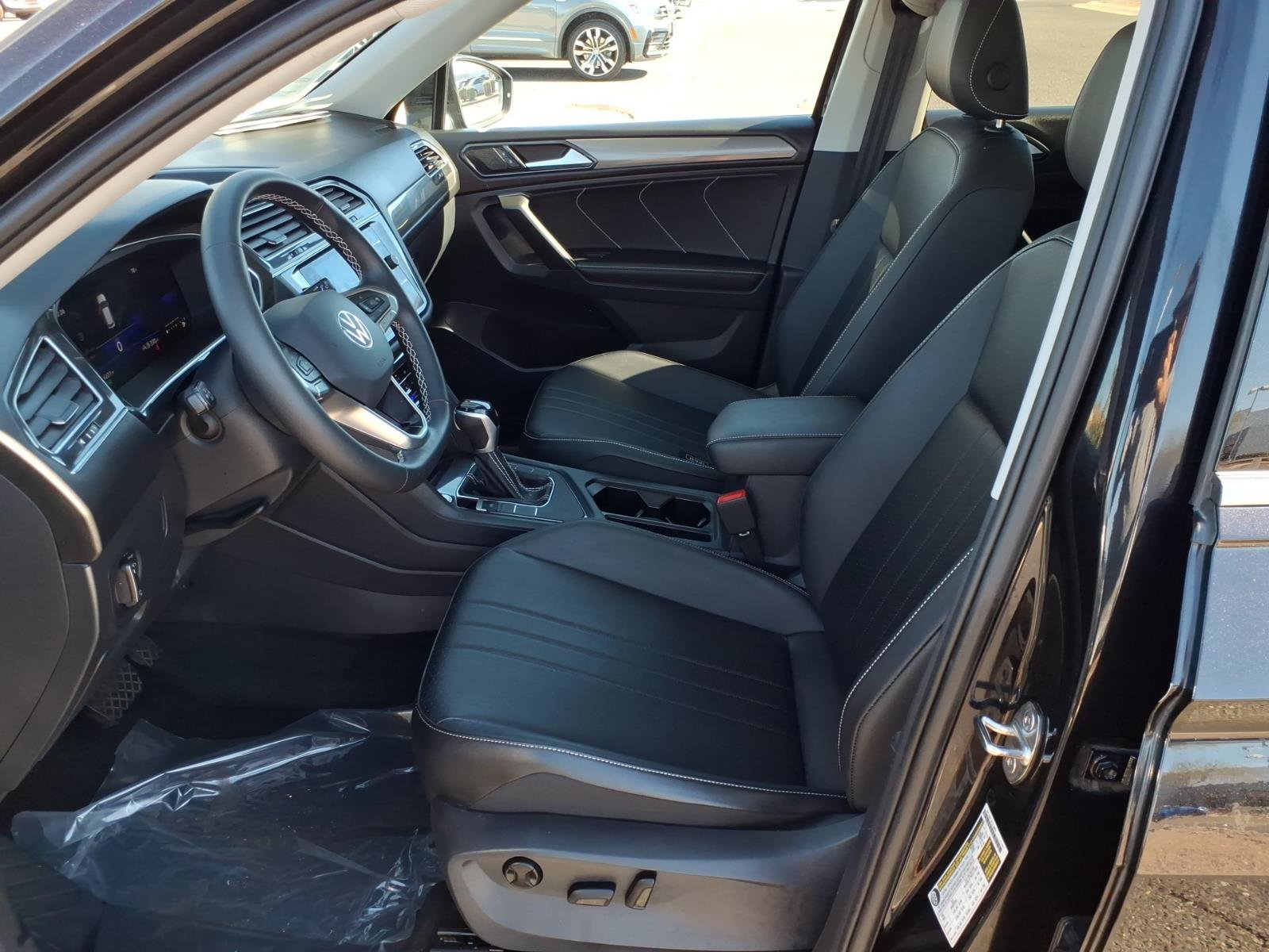 Certified 2023 Volkswagen Tiguan SE w/ Panoramic Sunroof Package image 19