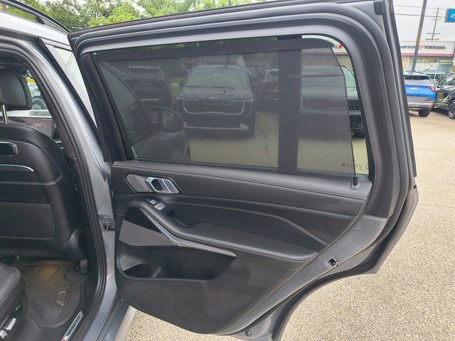 Used 2024 BMW X7 M60i w/ Executive Package image 34