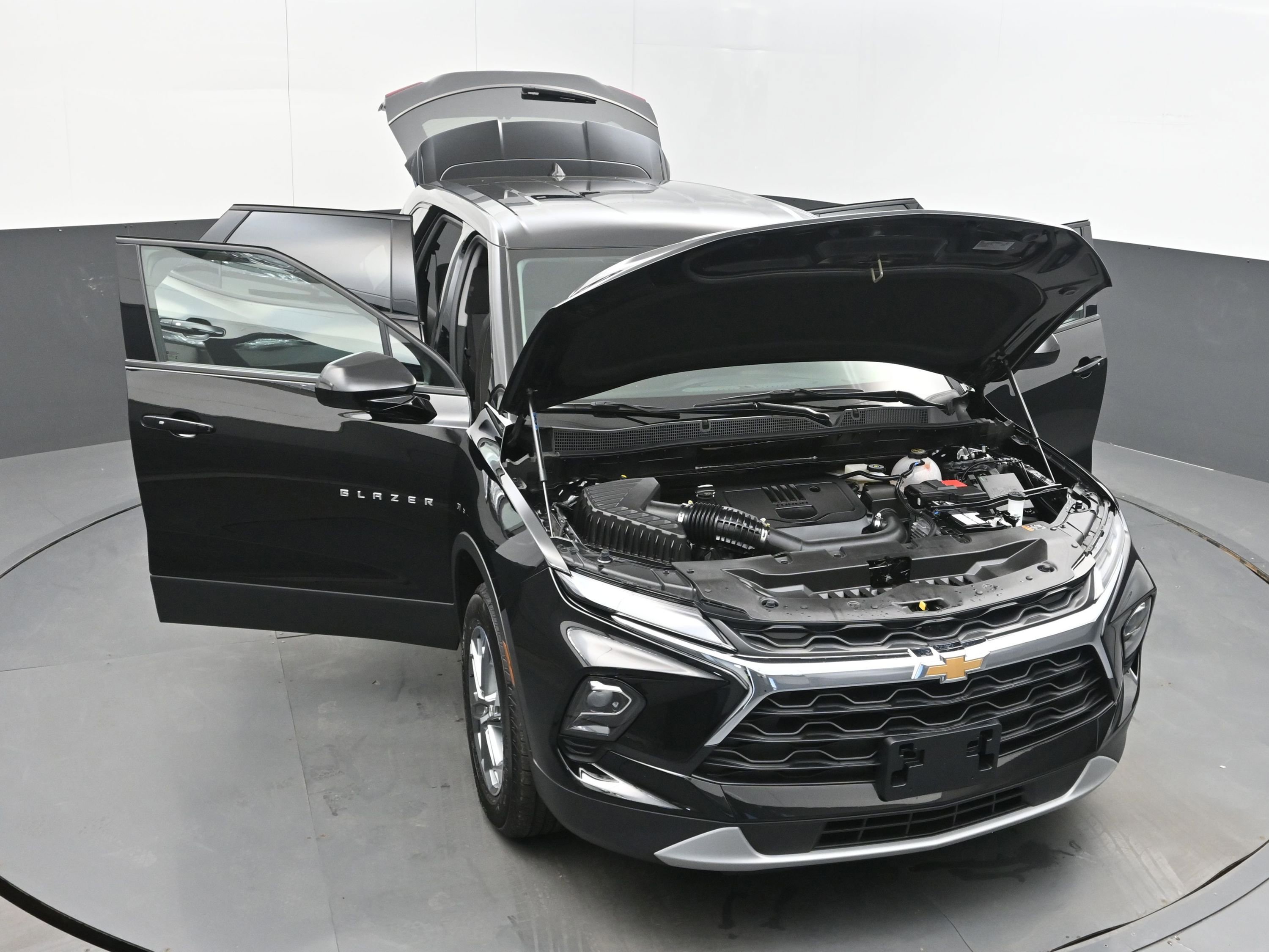Used 2025 Chevrolet Blazer LT FWD image 47