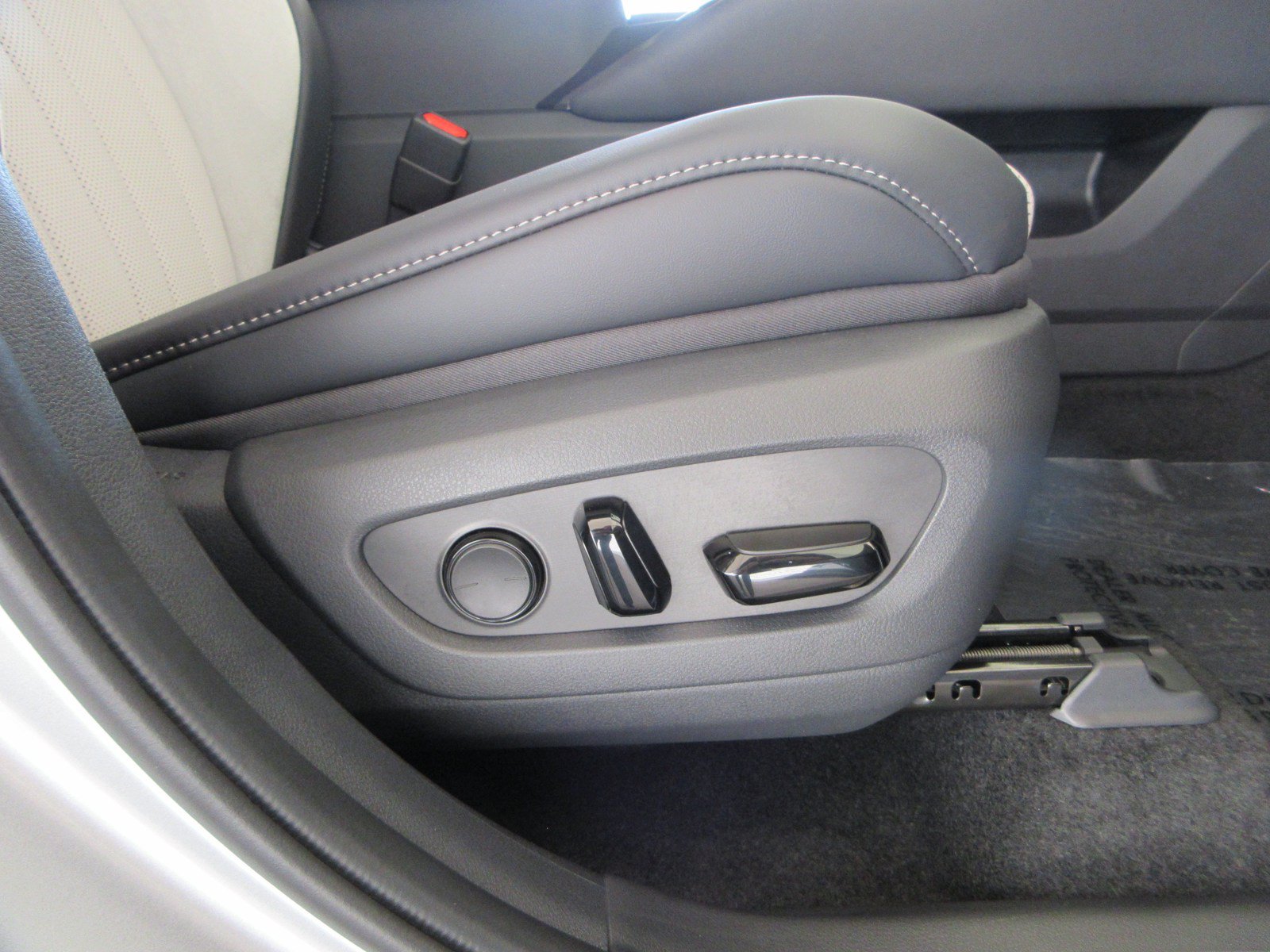 Used 2026 Lexus TX 500h AWD w/ Technology Package image 33