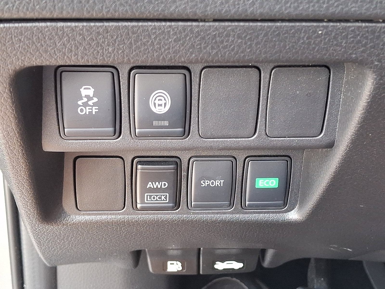 Used 2020 Nissan Rogue Sport S image 25