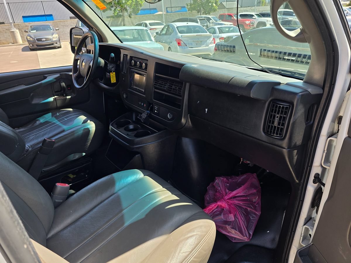 Used 2014 Chevrolet Express 2500 Extended RWD image 10