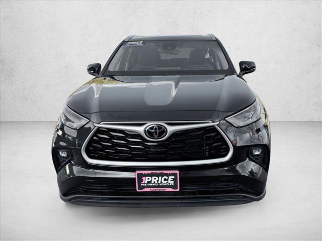Used 2024 Toyota Highlander XLE image 2