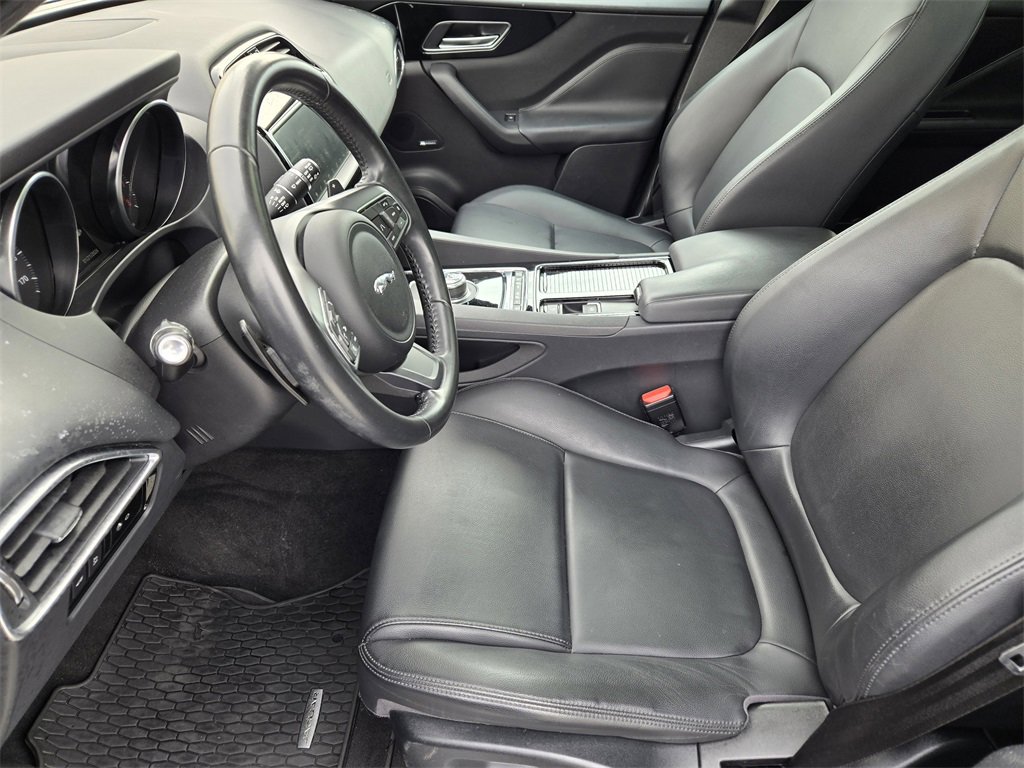 Used 2019 Jaguar F-PACE Premium image 11