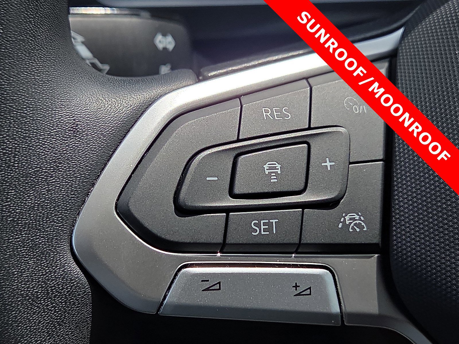 Used 2022 Volkswagen Tiguan SE image 21