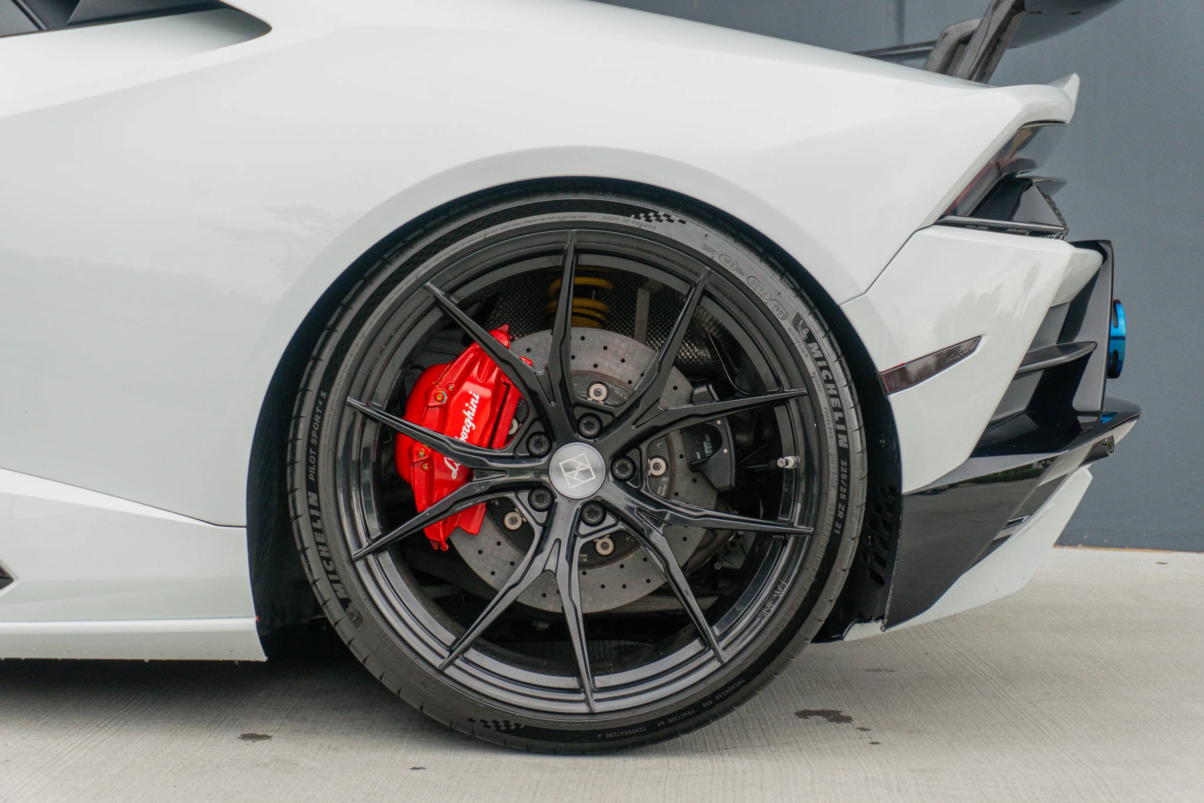 Used 2020 Lamborghini Huracan EVO image 18