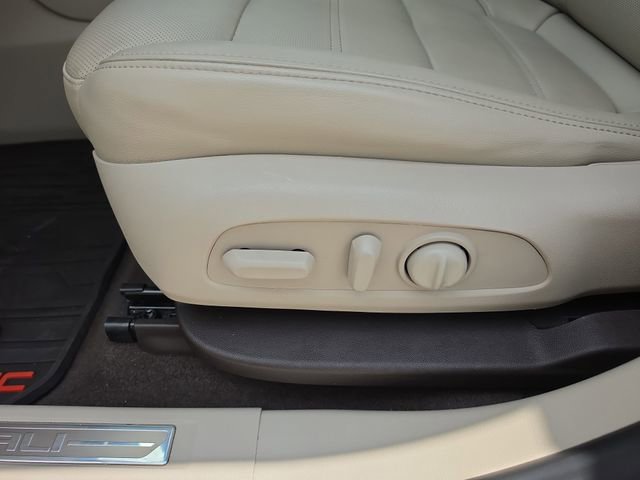 Used 2019 GMC Acadia Denali w/ Technology Package FWD image 17