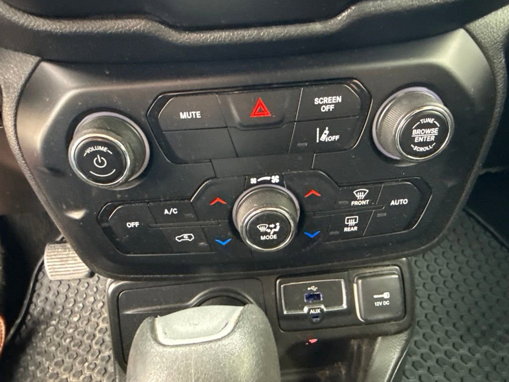 Used 2022 Jeep Renegade Altitude AWD/4WD image 17