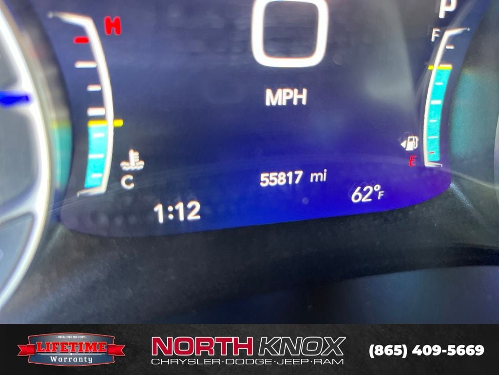 Used 2023 Chrysler Pacifica Touring-L FWD image 28