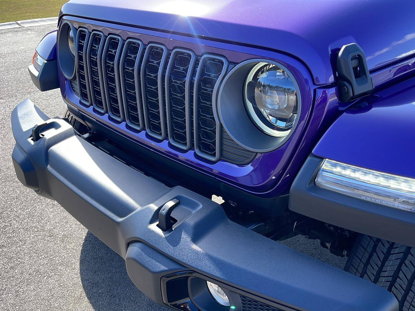 New 2026 Jeep Gladiator Sport AWD/4WD image 11