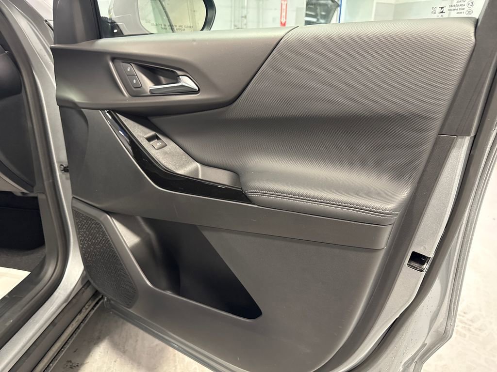 New 2026 Chevrolet Equinox LT w/ Convenience Package II FWD image 37