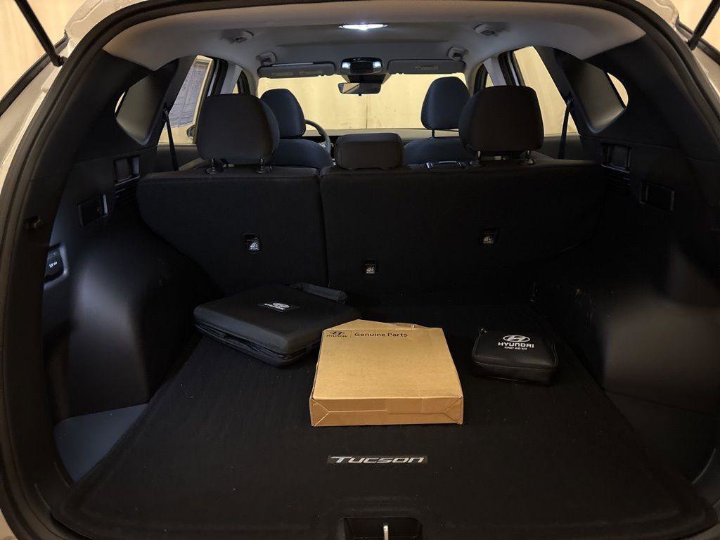 New 2025 Hyundai Tucson SE image 9