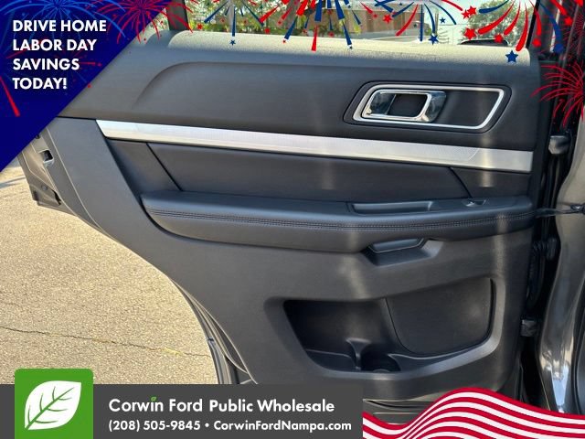 Used 2017 Ford Explorer XLT w/ Equipment Group 202A AWD/4WD image 28