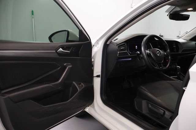 Used 2019 Volkswagen Jetta SEL w/ Cold Weather Package FWD image 9