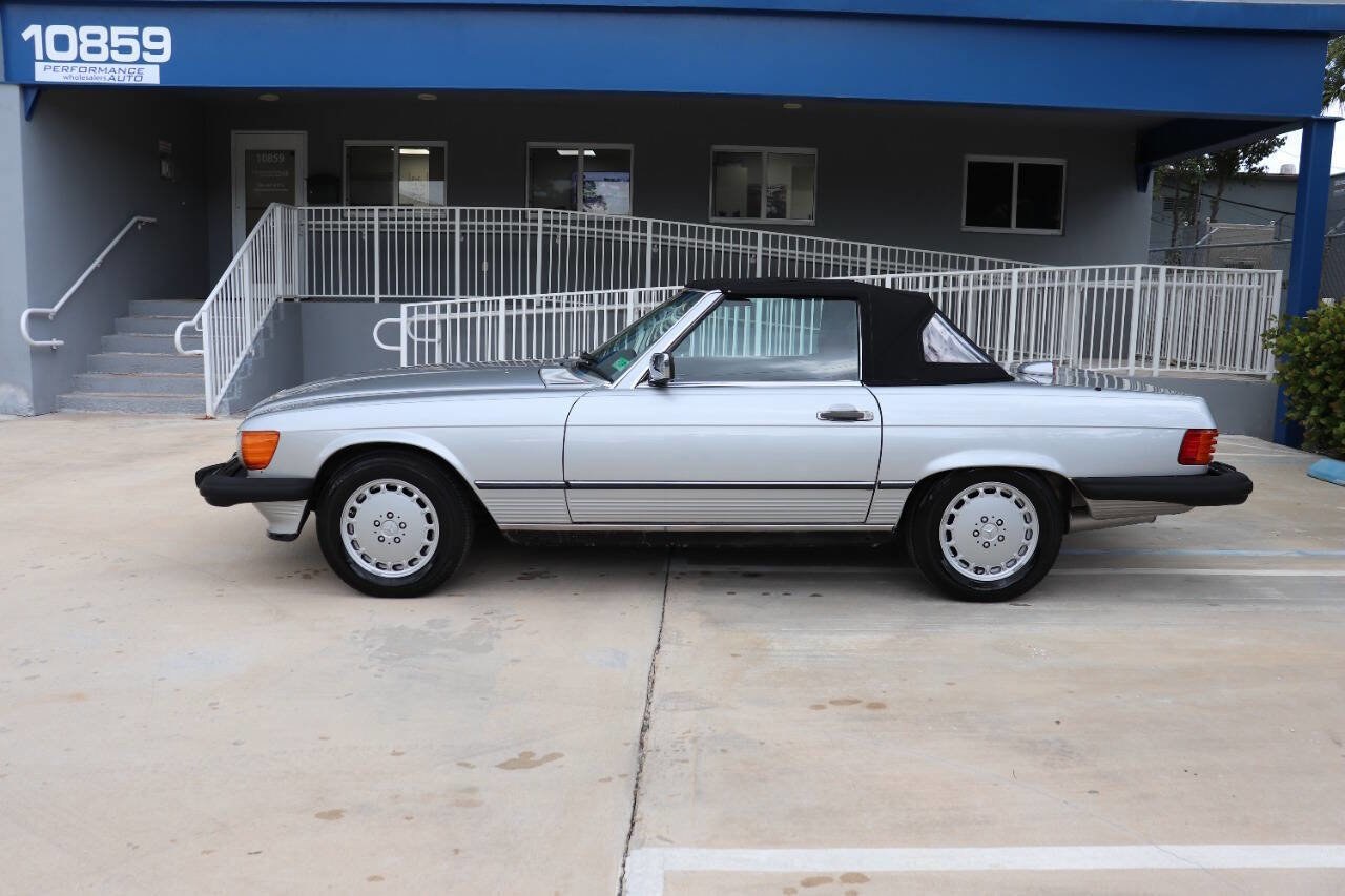 Used 1987 Mercedes-Benz 560 SL image 3