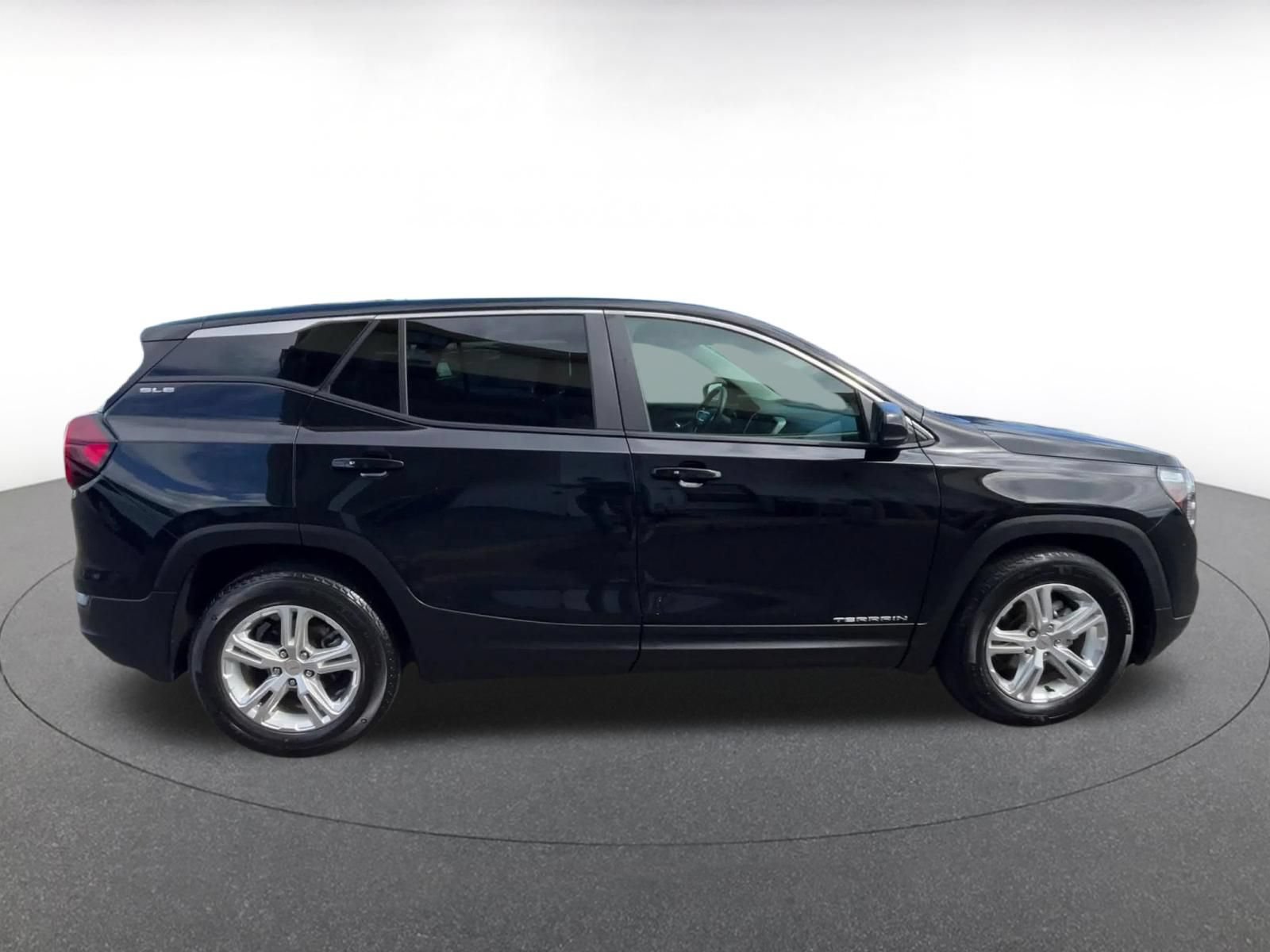 Used 2024 GMC Terrain SLE FWD image 13