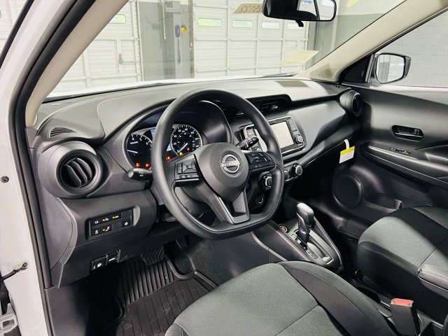 New 2025 Nissan Kicks Play S image 17