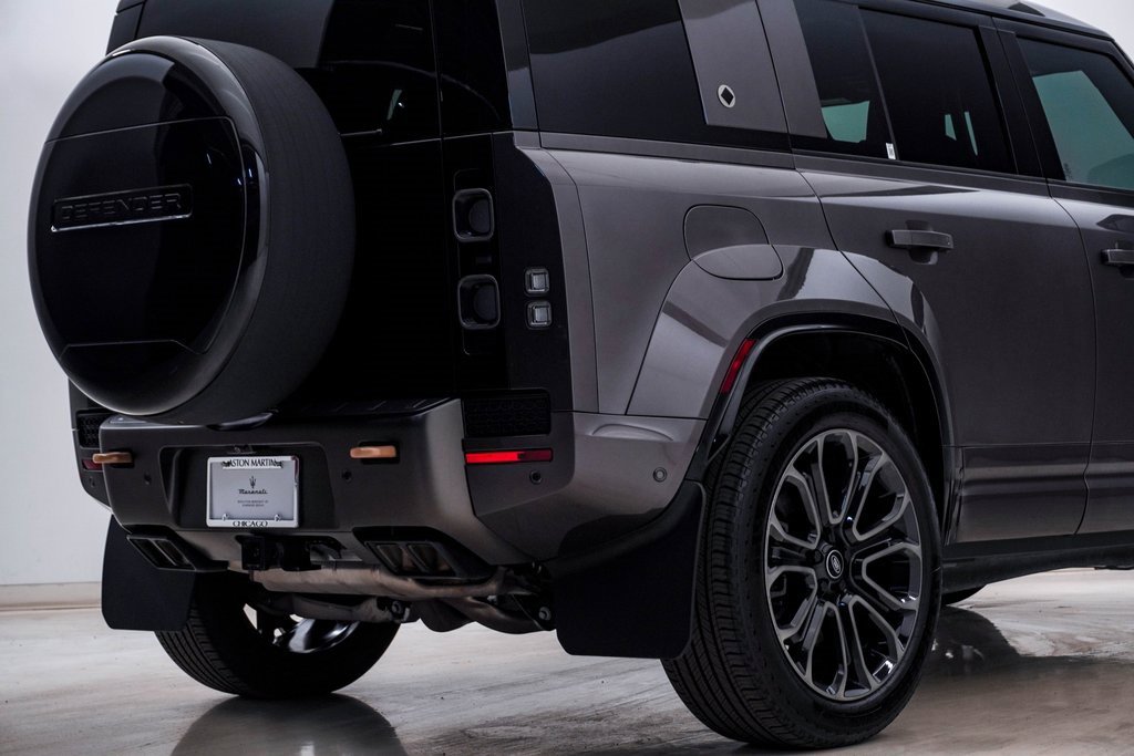 Used 2025 Land Rover Defender 110 image 11