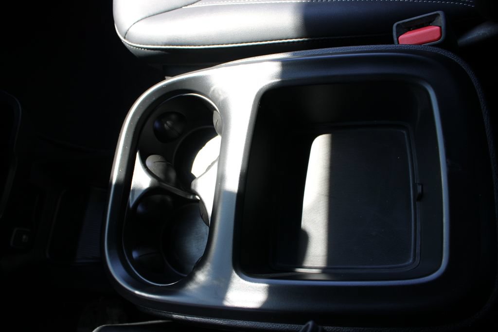 Used 2025 Chrysler Pacifica Select FWD image 44