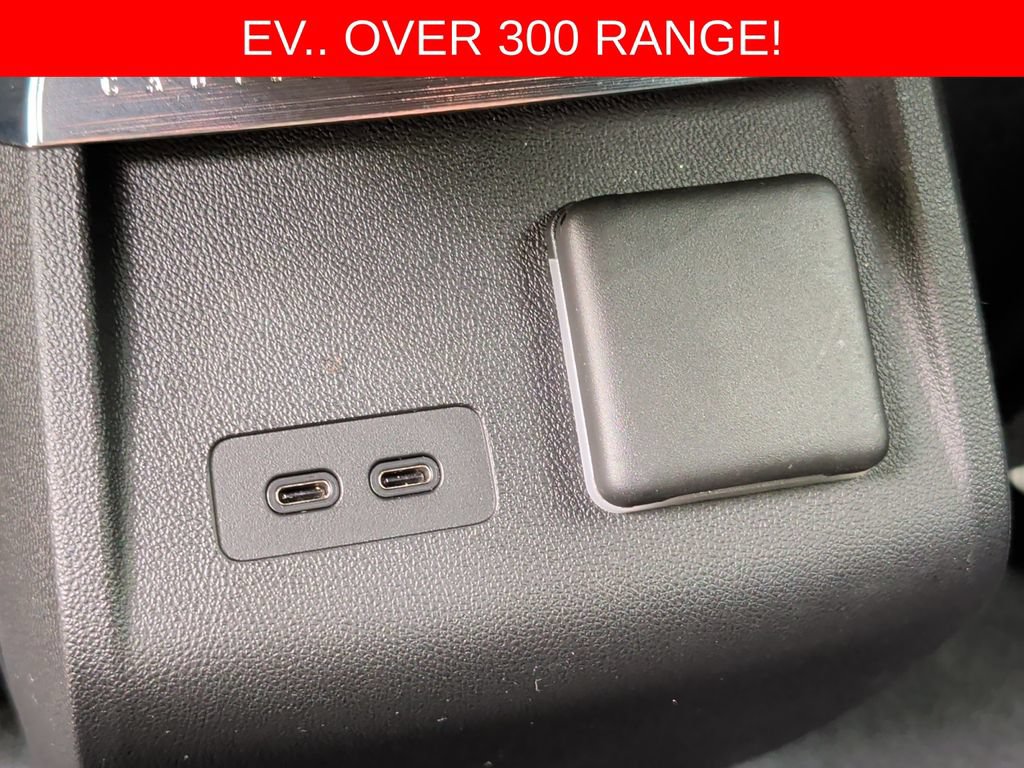 Used 2024 Cadillac Lyriq Luxury AWD/4WD image 32