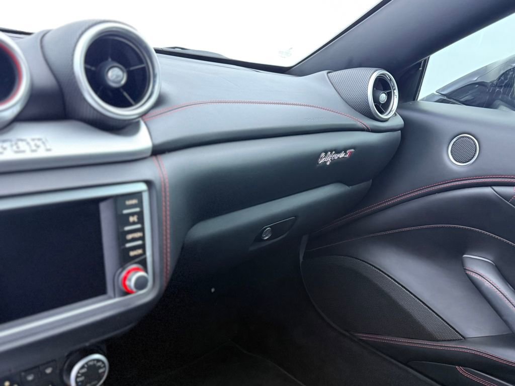 Used 2017 Ferrari California T image 43