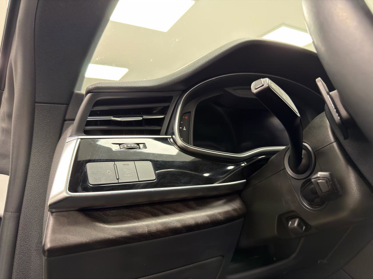 Used 2021 Audi Q8 Premium image 16