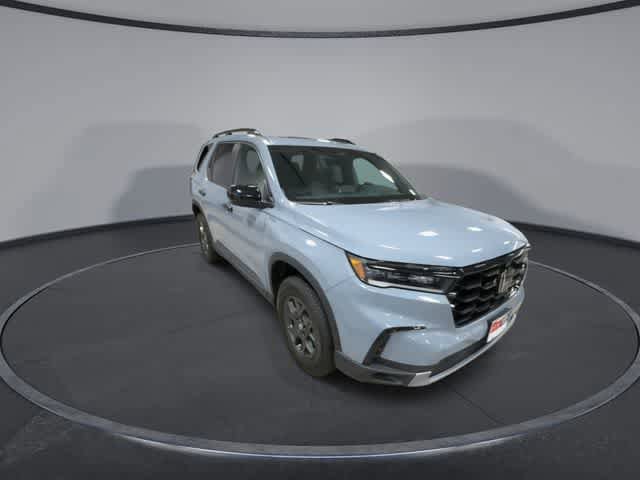Used 2024 Honda Pilot TrailSport image 2