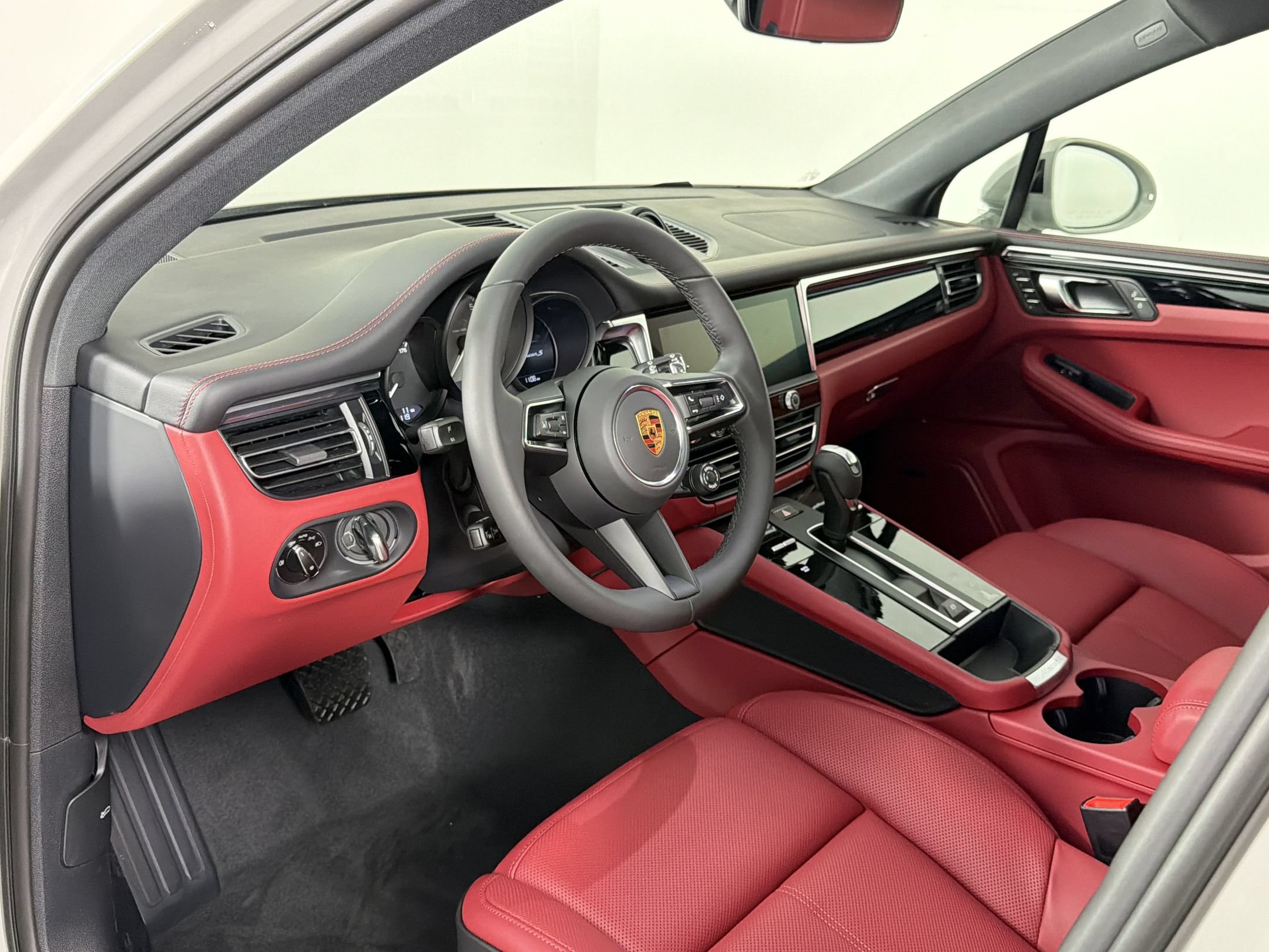 New 2026 Porsche Macan S AWD/4WD image 4