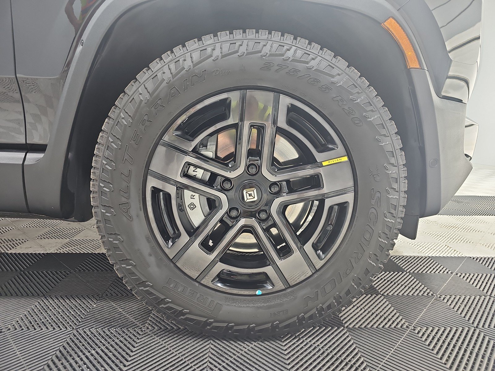 Used 2024 Rivian R1S Adventure AWD/4WD image 11