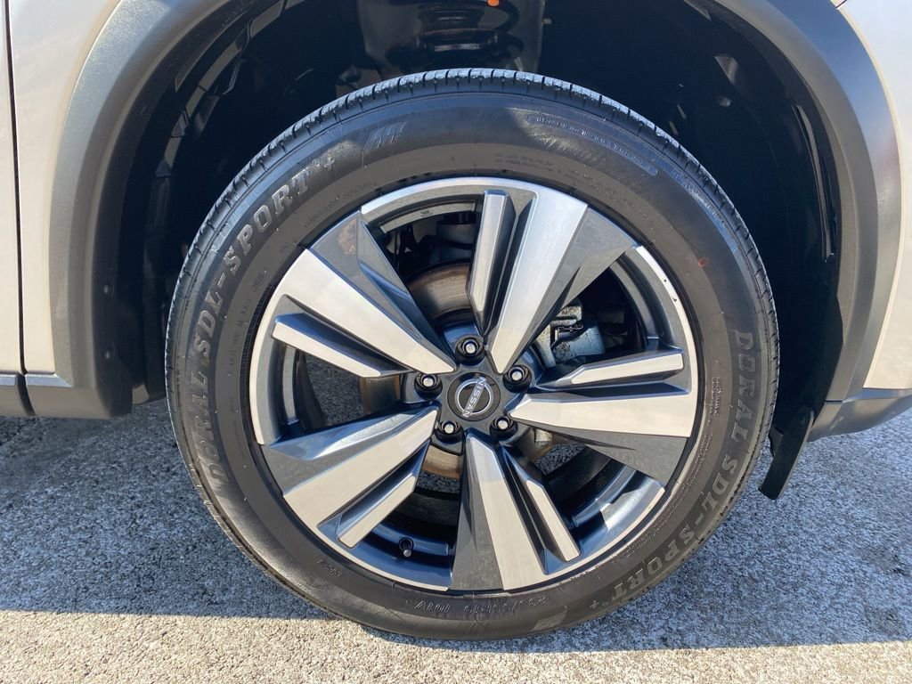 Used 2023 Nissan Rogue SL w/ SL Premium Package image 9