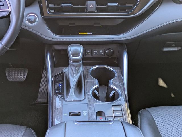 Used 2023 Toyota Highlander Limited FWD image 18