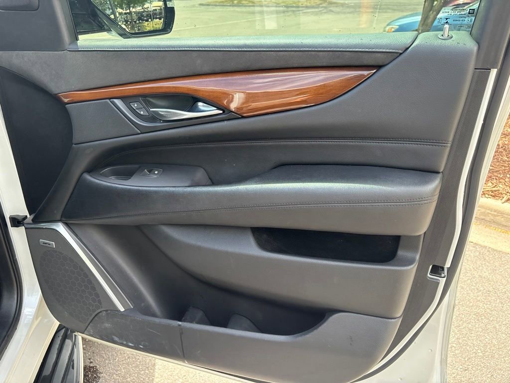Used 2019 Cadillac Escalade Luxury AWD/4WD image 24