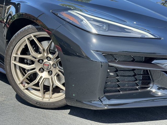 Used 2025 Chevrolet Corvette Z06 w/ Stealth Interior Trim Package RWD video 2
