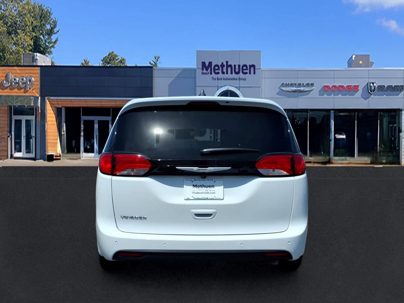 New 2026 Chrysler Voyager LX FWD image 5