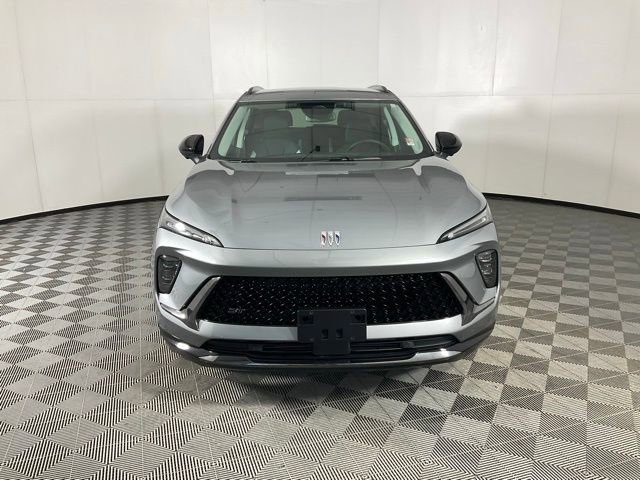 Used 2025 Buick Envision Sport Touring image 2