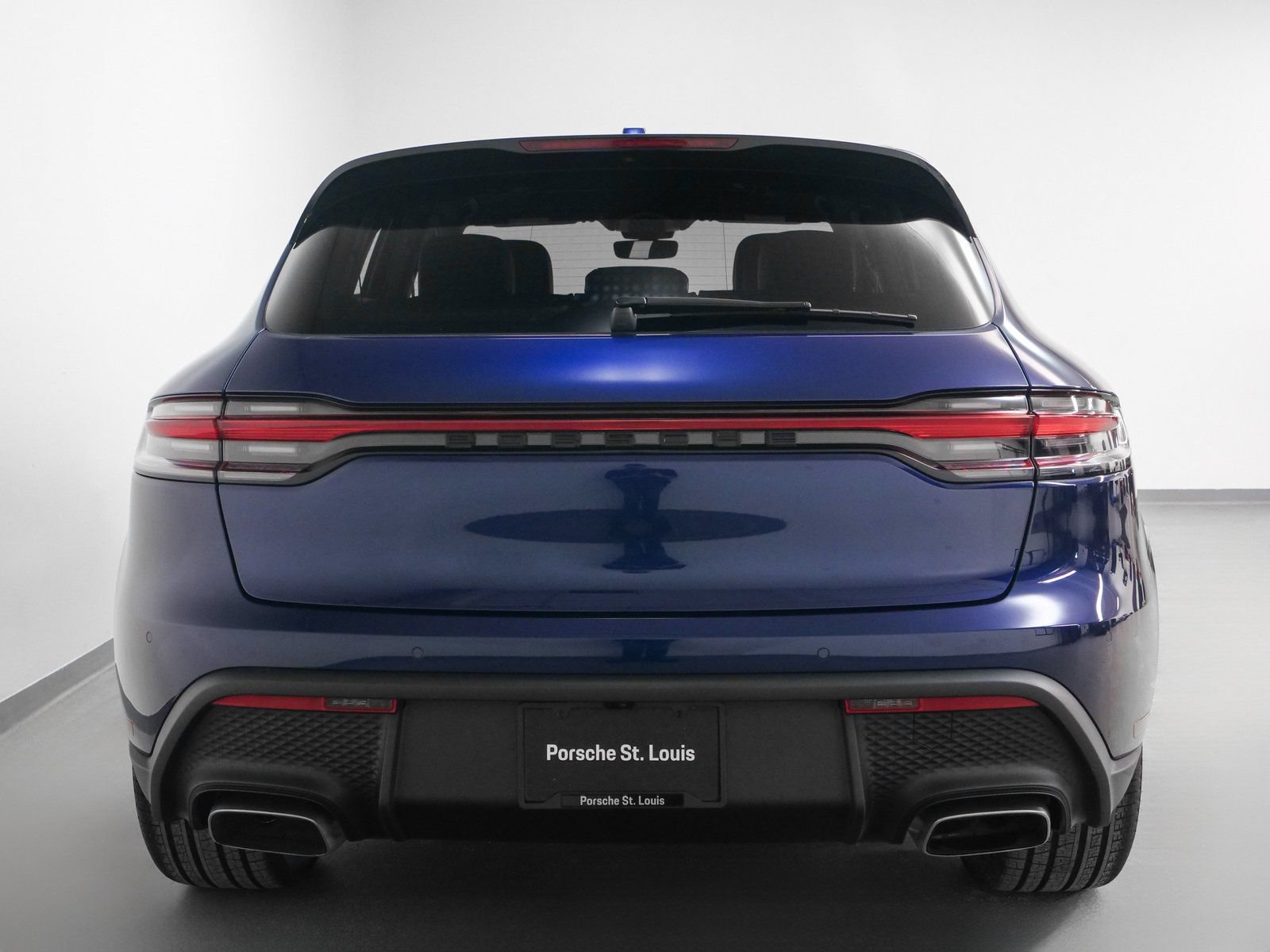 Certified 2025 Porsche Macan AWD/4WD image 6