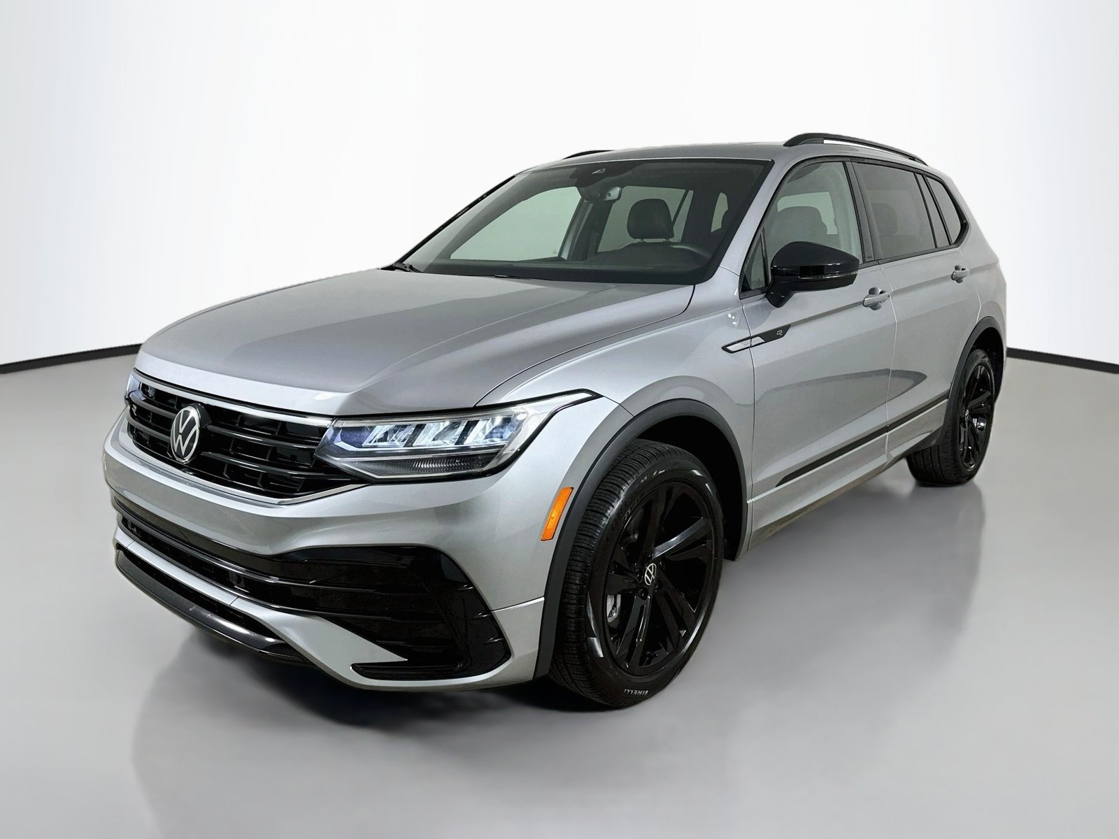 Used 2024 Volkswagen Tiguan SE R-Line AWD/4WD image 1