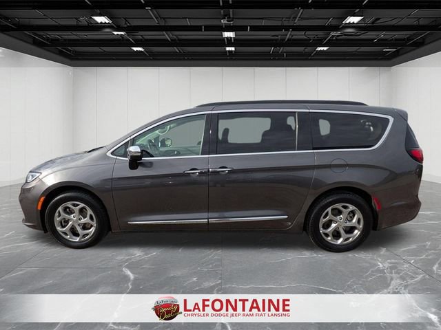 Certified 2023 Chrysler Pacifica Limited image 2