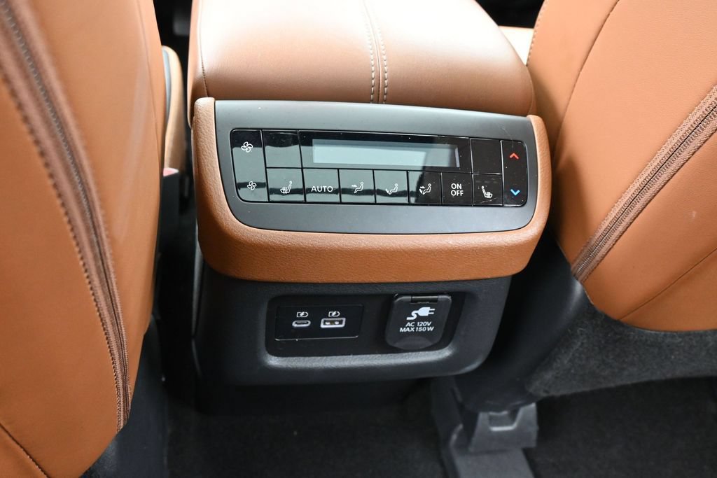 Used 2024 Nissan Pathfinder Platinum AWD/4WD image 35