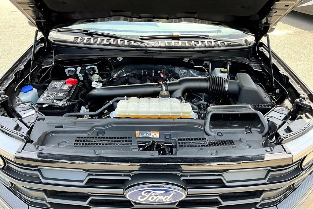 Used 2025 Ford Expedition Active AWD/4WD image 33