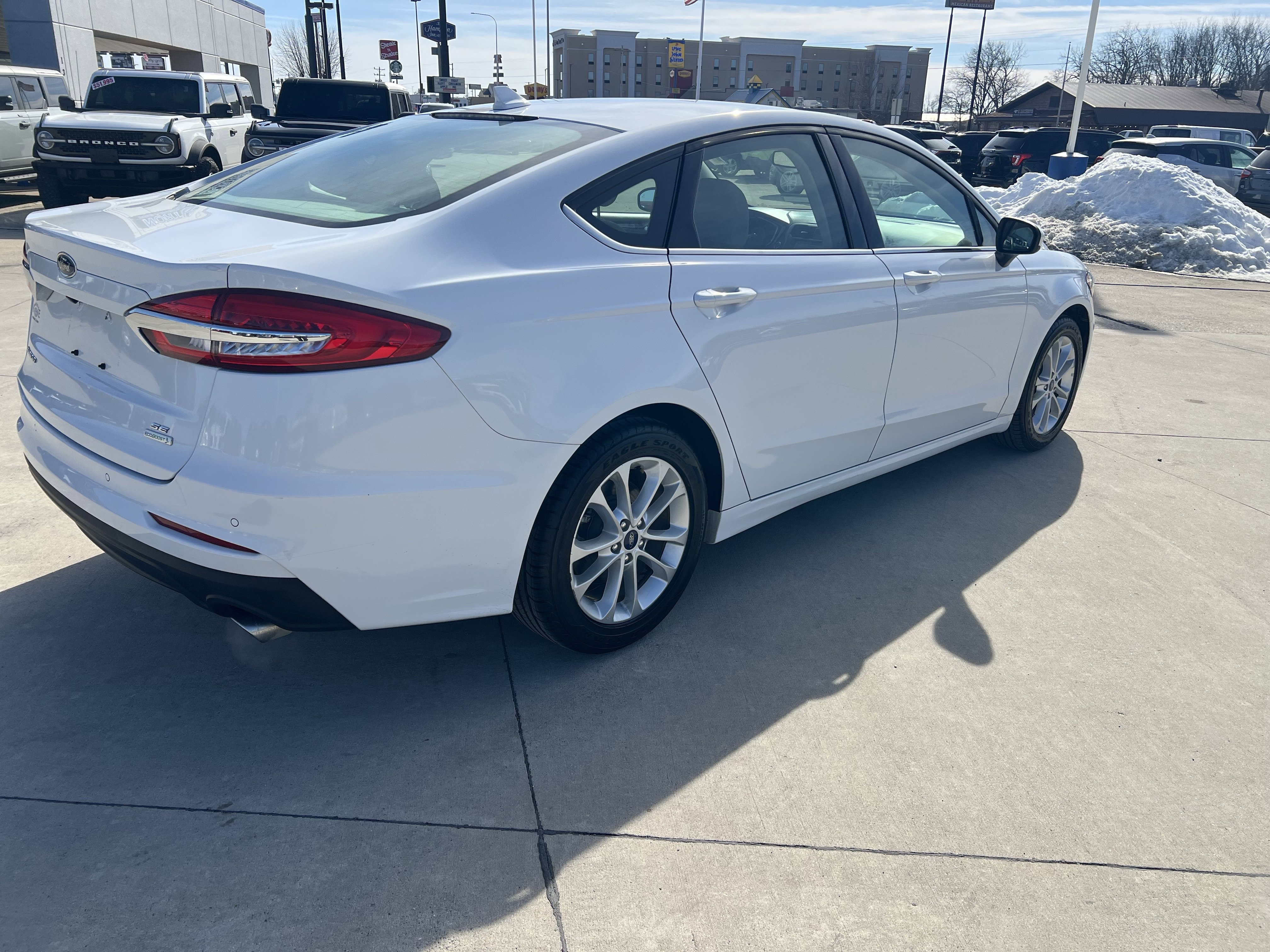 Used 2019 Ford Fusion SE image 4